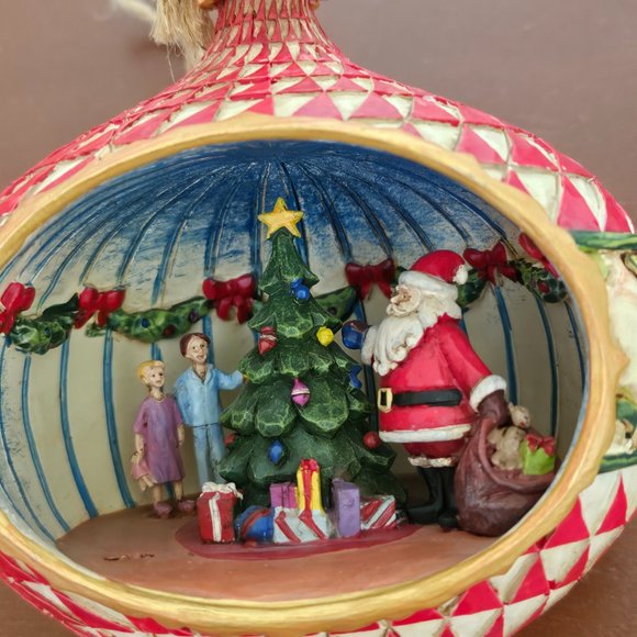 Jim Shore Christmas Scene Diorama; Hanging Ornaments; Family Tree Santa - Picture 3 of 10